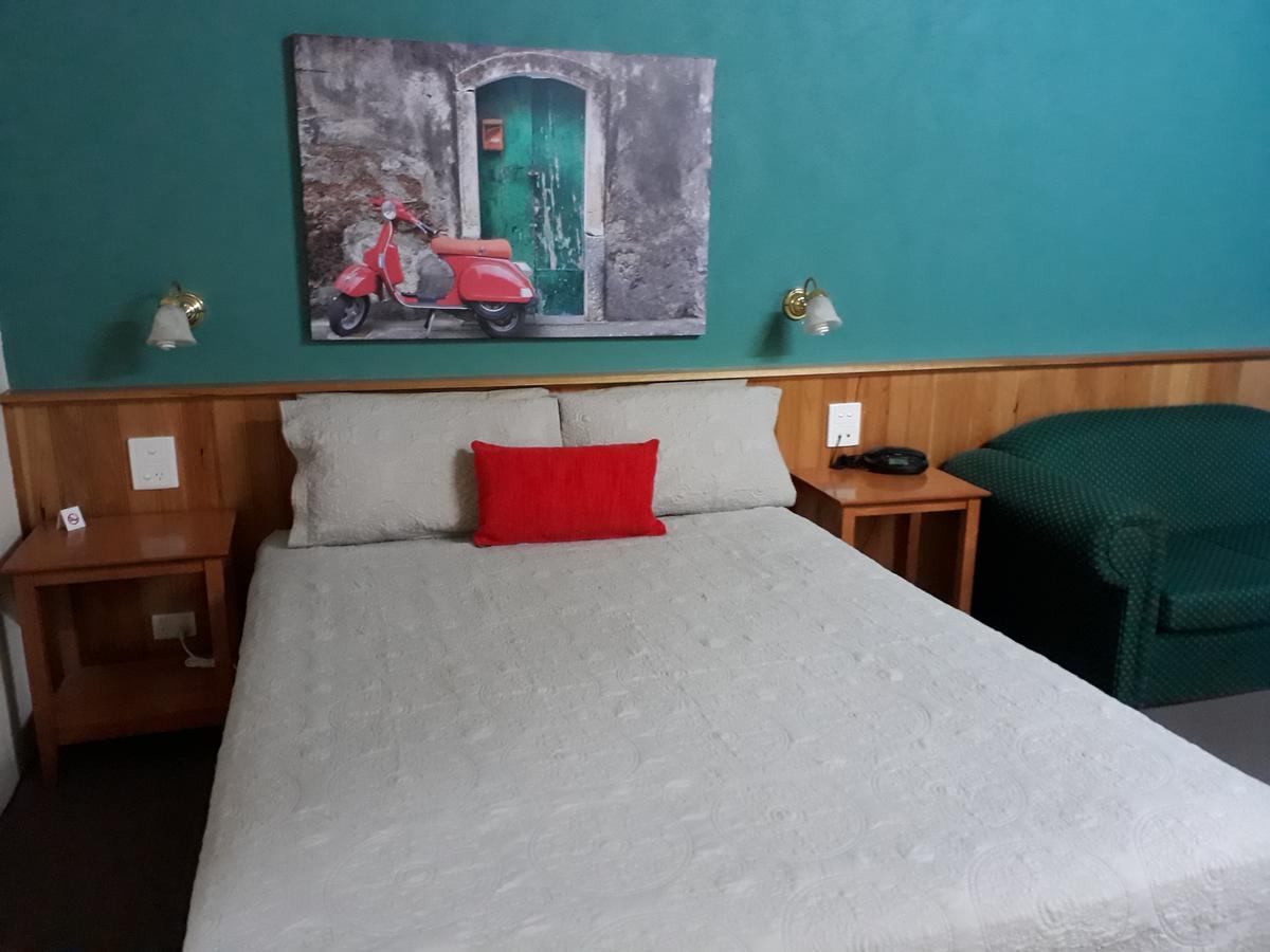 Moe Motor Inn - Contactless 24 Hour Checkinn Available المظهر الخارجي الصورة